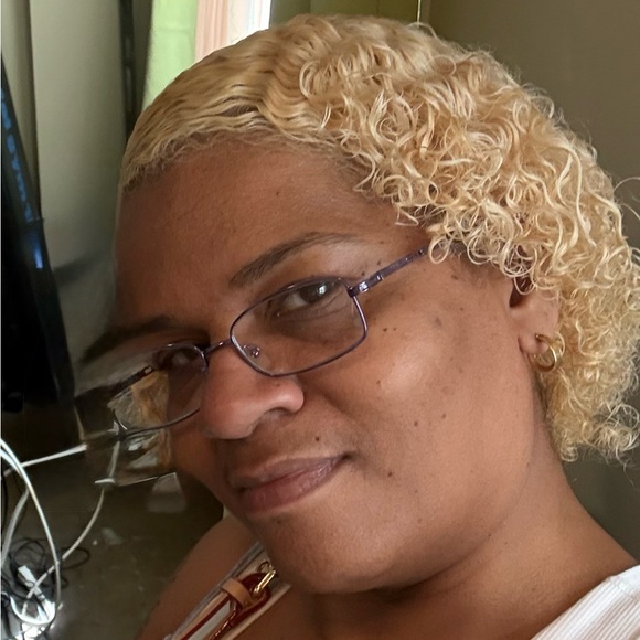 Meet your Posher, MBlessings - Picture 2 of 7